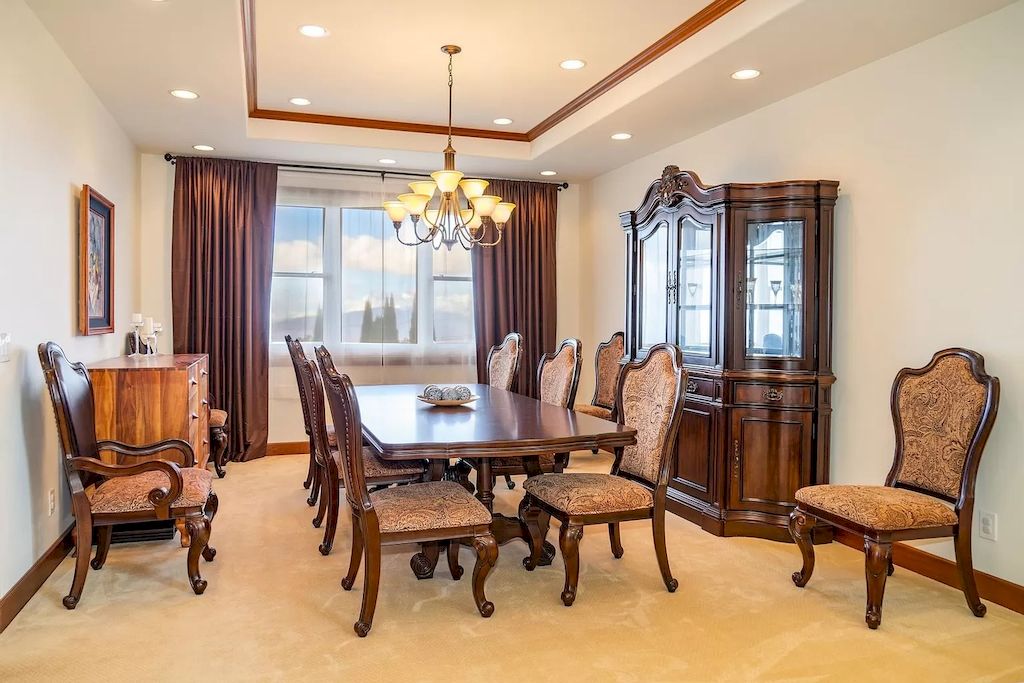 The Home in Hawaii is a luxurious home in the condition of high-quality sophistication now available for sale. This home located at 885 Pulehuiki Rd, Kula, Hawaii; offering 04 bedrooms and 04 bathrooms with square 4,703 feet of living spaces.