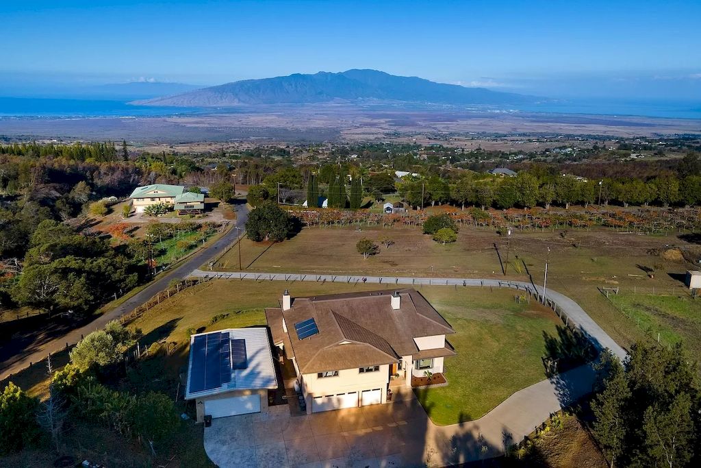 The Home in Hawaii is a luxurious home in the condition of high-quality sophistication now available for sale. This home located at 885 Pulehuiki Rd, Kula, Hawaii; offering 04 bedrooms and 04 bathrooms with square 4,703 feet of living spaces.