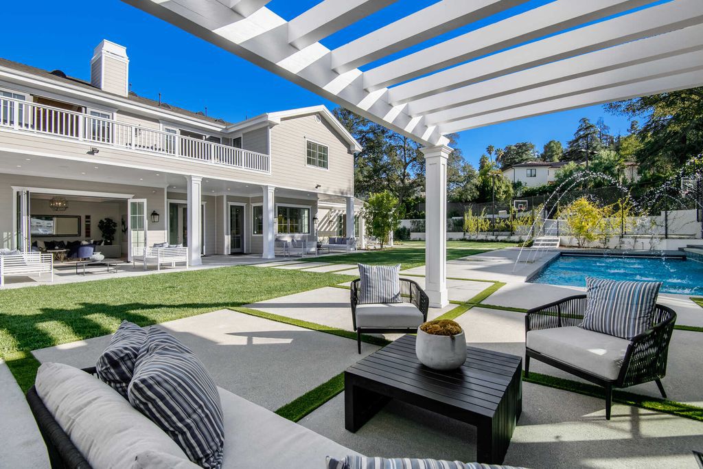 The Home in Encino is an exquisite new construction estate with a spacious great room, a home theater with 12 automatic chairs and more now available for sale. This home located at 4509 Noeline Ave, Encino, California