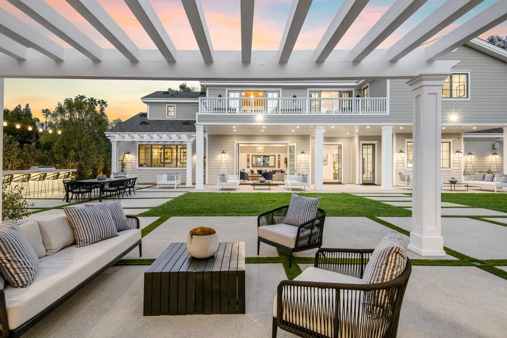 The Home in Encino is an exquisite new construction estate with a spacious great room, a home theater with 12 automatic chairs and more now available for sale. This home located at 4509 Noeline Ave, Encino, California