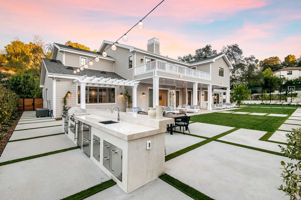 The Home in Encino is an exquisite new construction estate with a spacious great room, a home theater with 12 automatic chairs and more now available for sale. This home located at 4509 Noeline Ave, Encino, California