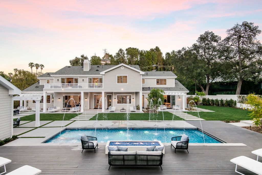 The Home in Encino is an exquisite new construction estate with a spacious great room, a home theater with 12 automatic chairs and more now available for sale. This home located at 4509 Noeline Ave, Encino, California