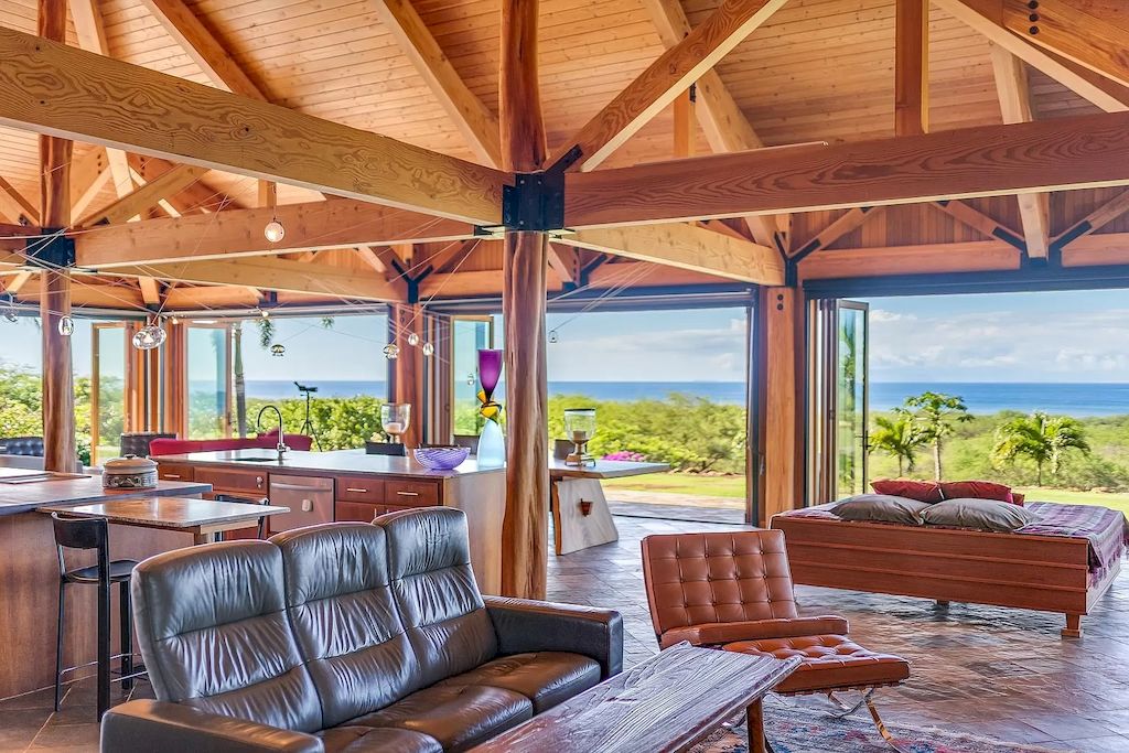 Featuring-Picturesque-Land-and-Panoramic-Ocean-Views-this-Slice-of-Paradise-in-Hawaii-Listed-at-3400000-8