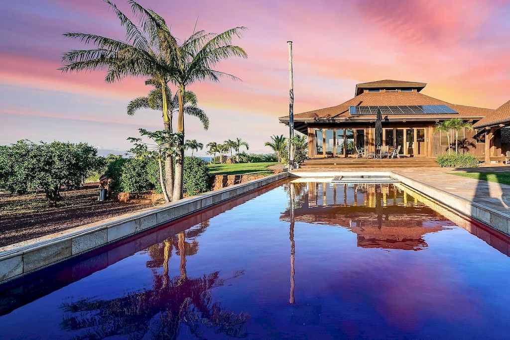 Featuring-Picturesque-Land-and-Panoramic-Ocean-Views-this-Slice-of-Paradise-in-Hawaii-Listed-at-3400000-9