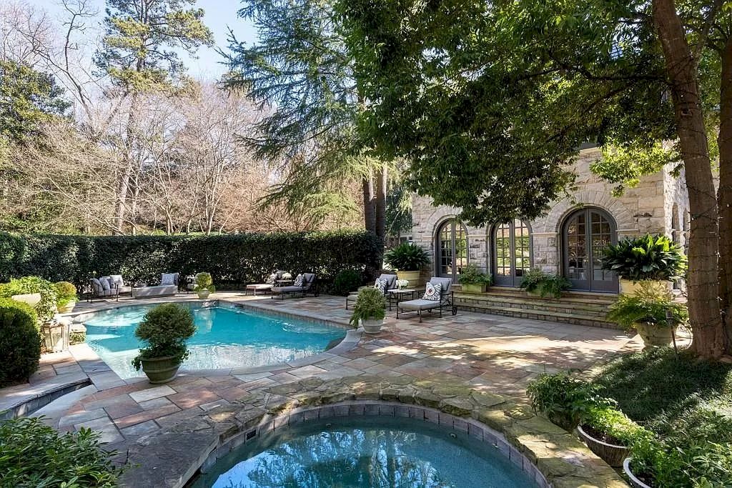 Georgia-Beautiful-Estates-of-Stunning-Exterior-and-Interiors-Listed-at-5750000-3