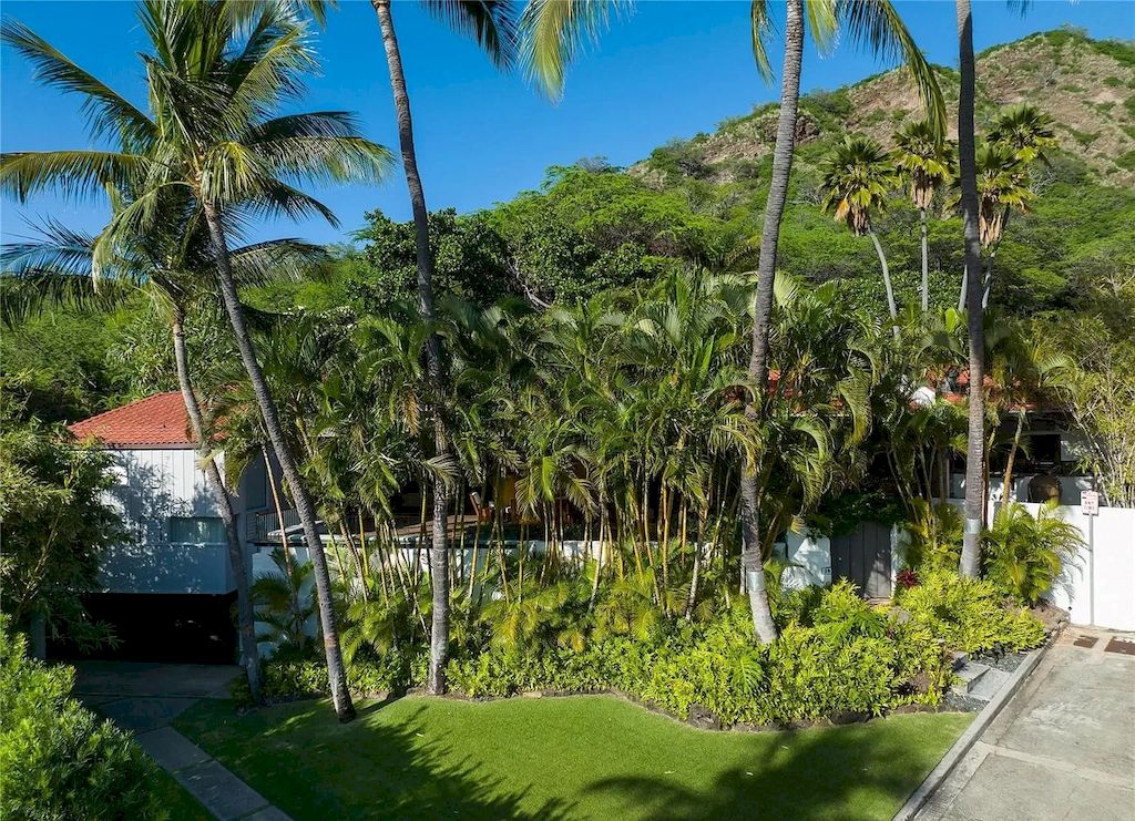 Get-a-Sense-of-Heritage-and-Sophistication-in-Hawaii-in-this-4795000-Beautiful-Home-17