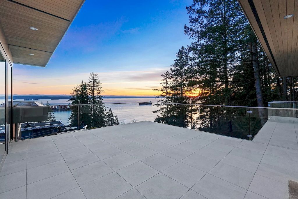 Gorgeous-Contemporary-Home-in-West-Vancouver-with-Incredible-Ocean-Views-Asks-for-C12838000-16