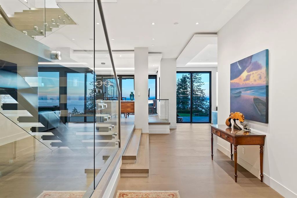 Gorgeous-Contemporary-Home-in-West-Vancouver-with-Incredible-Ocean-Views-Asks-for-C12838000-17