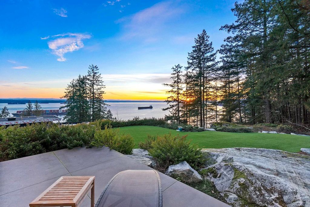 Gorgeous-Contemporary-Home-in-West-Vancouver-with-Incredible-Ocean-Views-Asks-for-C12838000-22