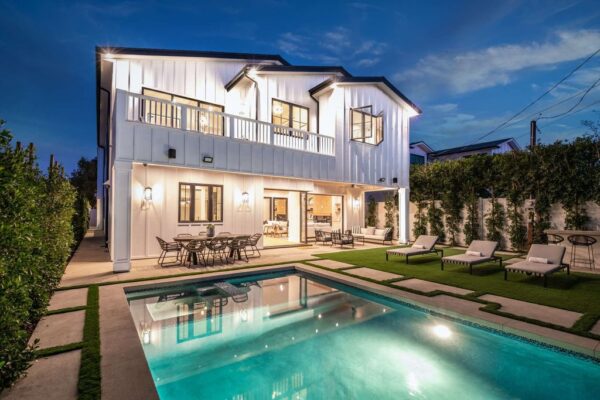 $4.75M Gorgeous home in Studio City perfect indoor outdoor entertaining