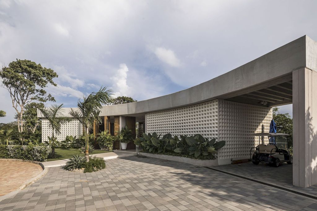 House in Cartagena with Dynamic Shape Design by PlanB Arquitectos