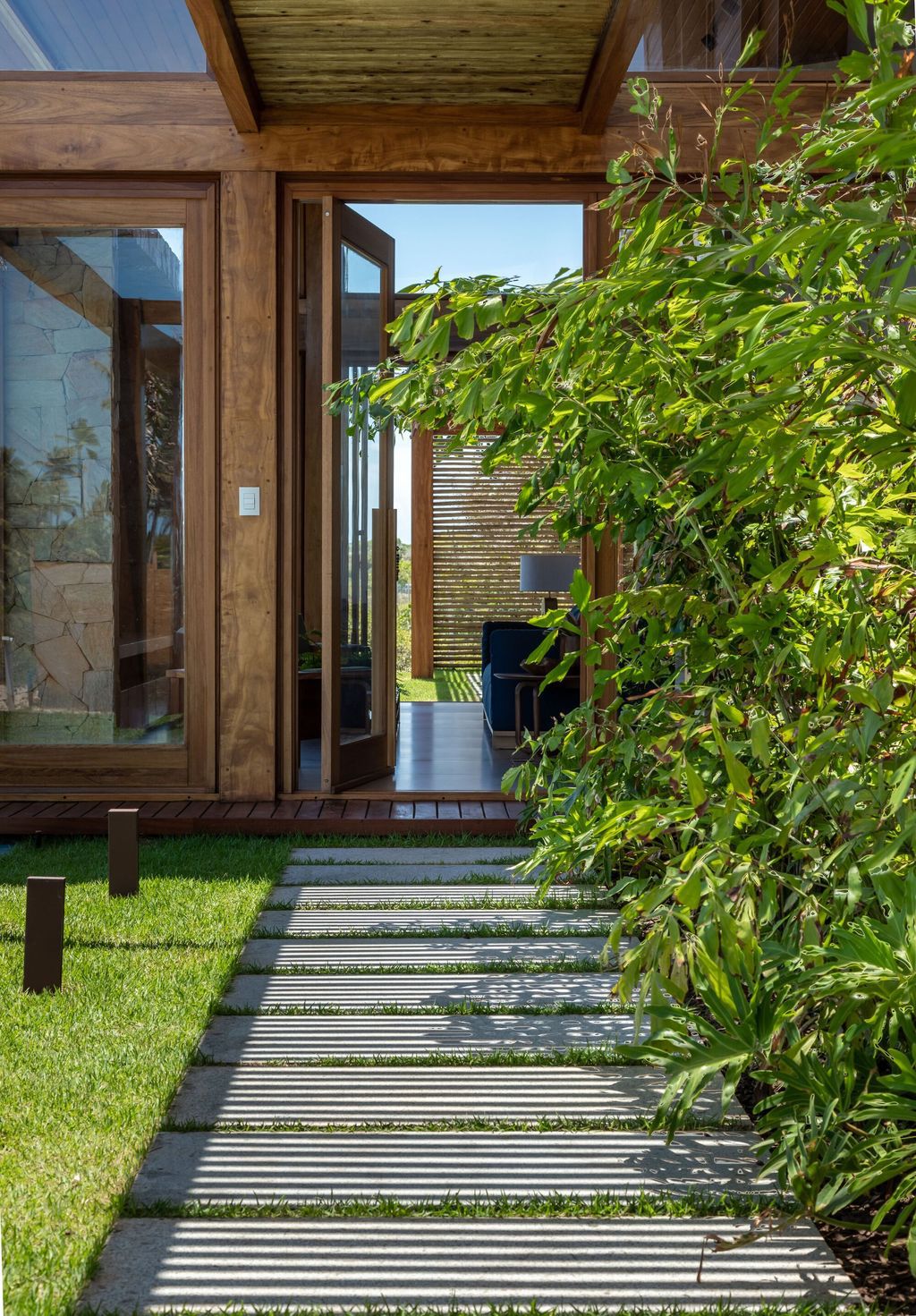 Jangadas House, a Stunning Beach House in Brazil by GAM Arquitetos