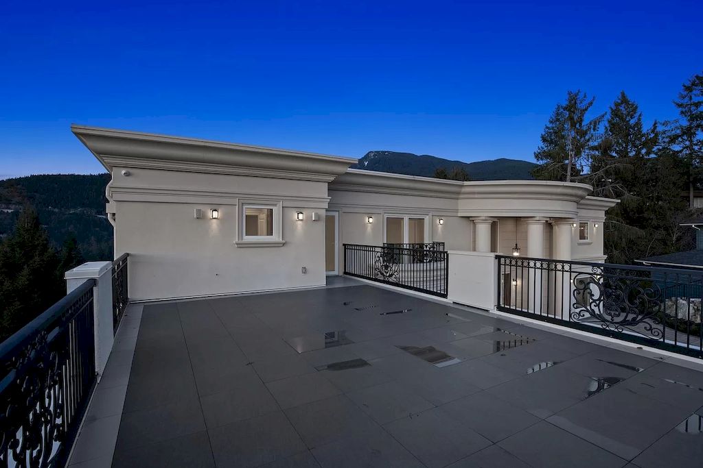 Lapping-up-Ocean-to-Mountain-Vistas-Sun-Swept-Exquisite-Home-in-West-Vancouver-Sells-for-C5998000-13