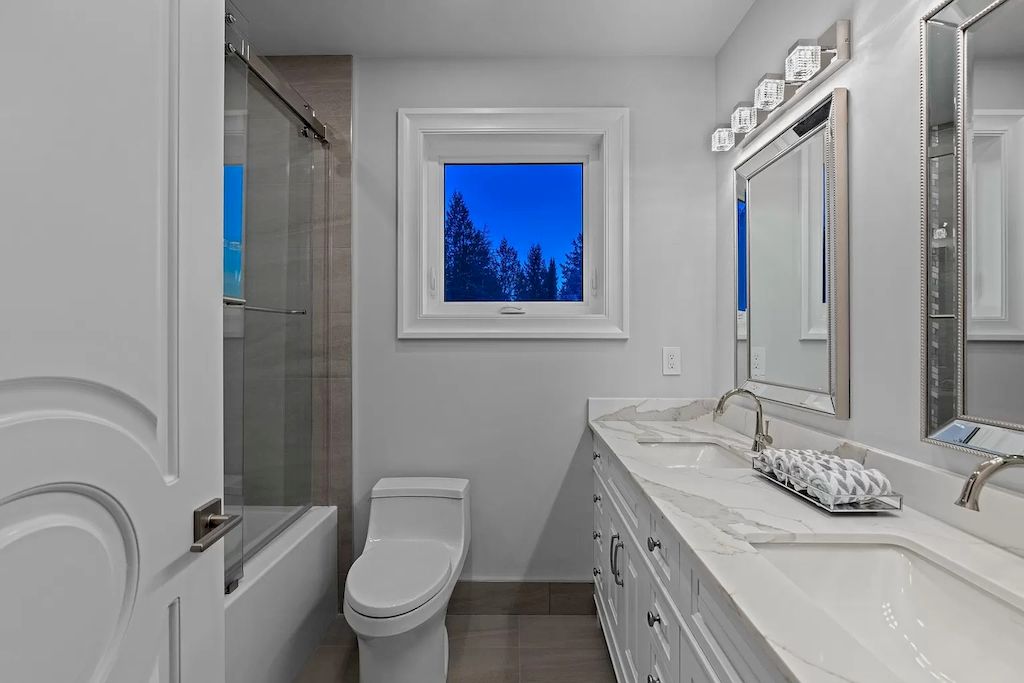 The Home in West Vancouver provides you ultimate privacy and connection to nature now available for sale. This home located at 5417 Greentree Rd, West Vancouver, BC V7W 1N3, Canada