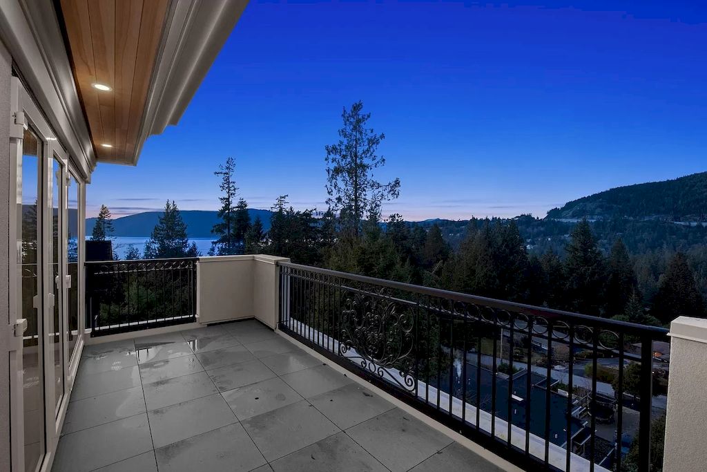 The Home in West Vancouver provides you ultimate privacy and connection to nature now available for sale. This home located at 5417 Greentree Rd, West Vancouver, BC V7W 1N3, Canada