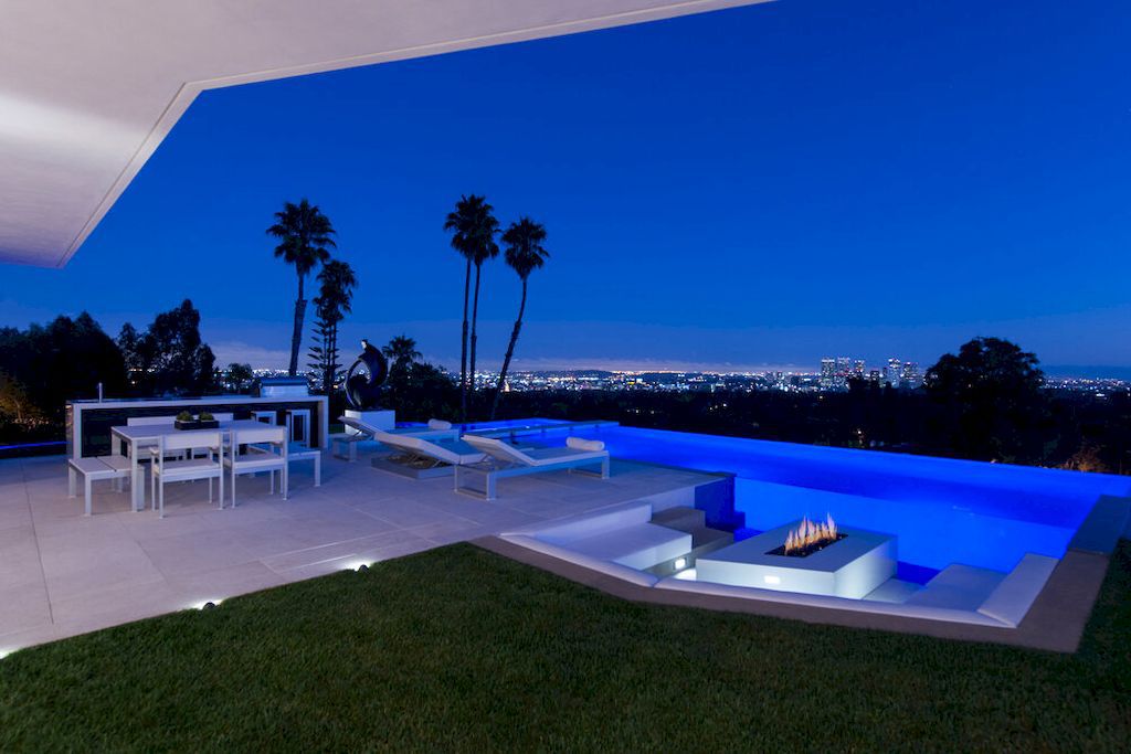Laurel Way House in Beverly Hills, California by Whipple Russell Architects