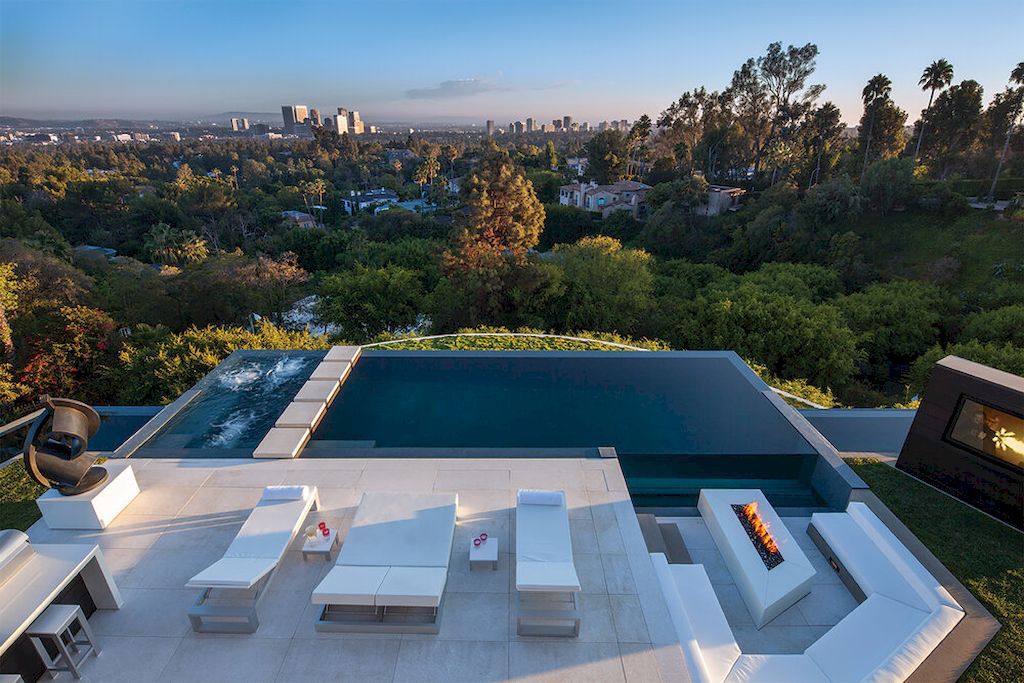 Laurel Way House in Beverly Hills, California by Whipple Russell Architects