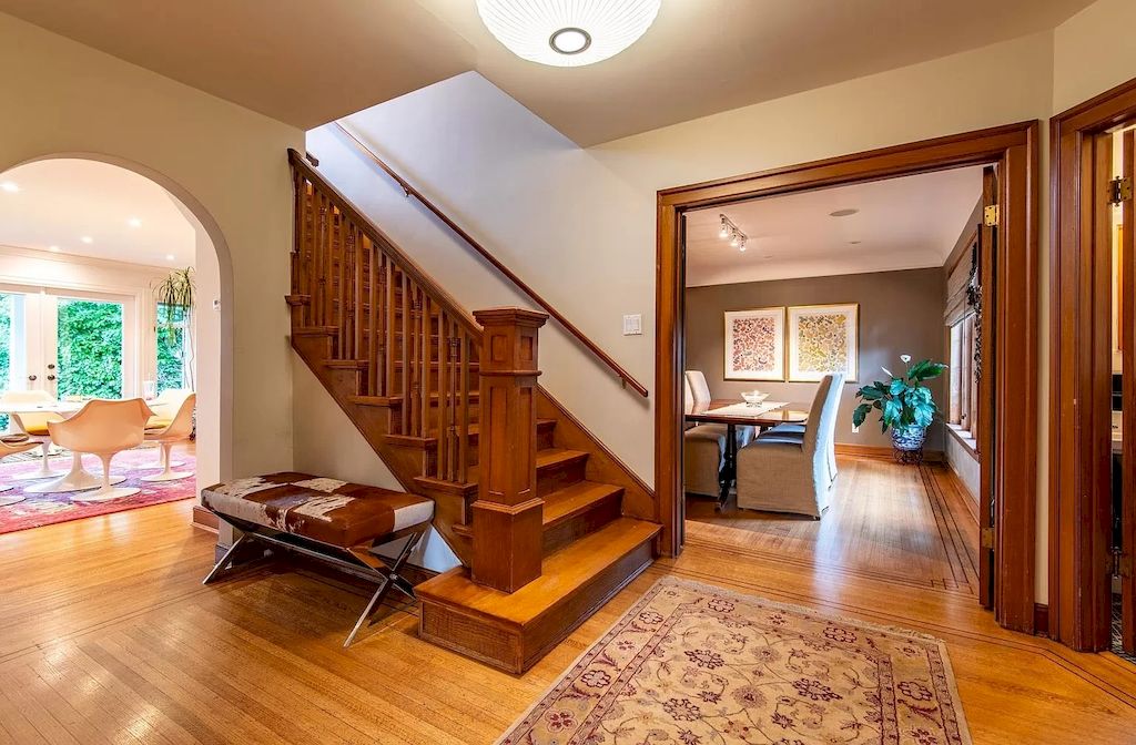 The House in Vancouver is ideal for entertaining with elegant brick & stone entry, beautiful oak hardwood floors, traditional X-hall living dining floor plan, now available for sale