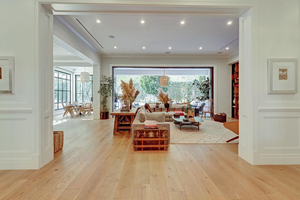 Lower-Mandeville-Canyon-Contemporary-Farmhouse-in-Los-Angeles-boasts-Quality-Craftsmanship-Selling-for-14250000-22