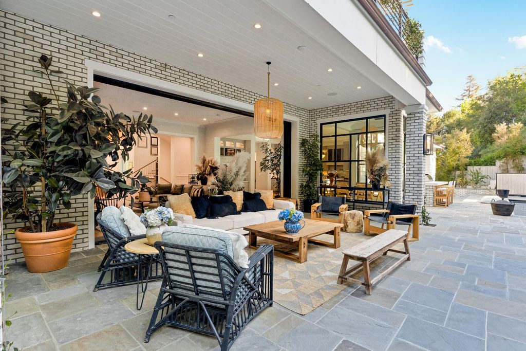 Lower-Mandeville-Canyon-Contemporary-Farmhouse-in-Los-Angeles-boasts-Quality-Craftsmanship-Selling-for-14250000-30