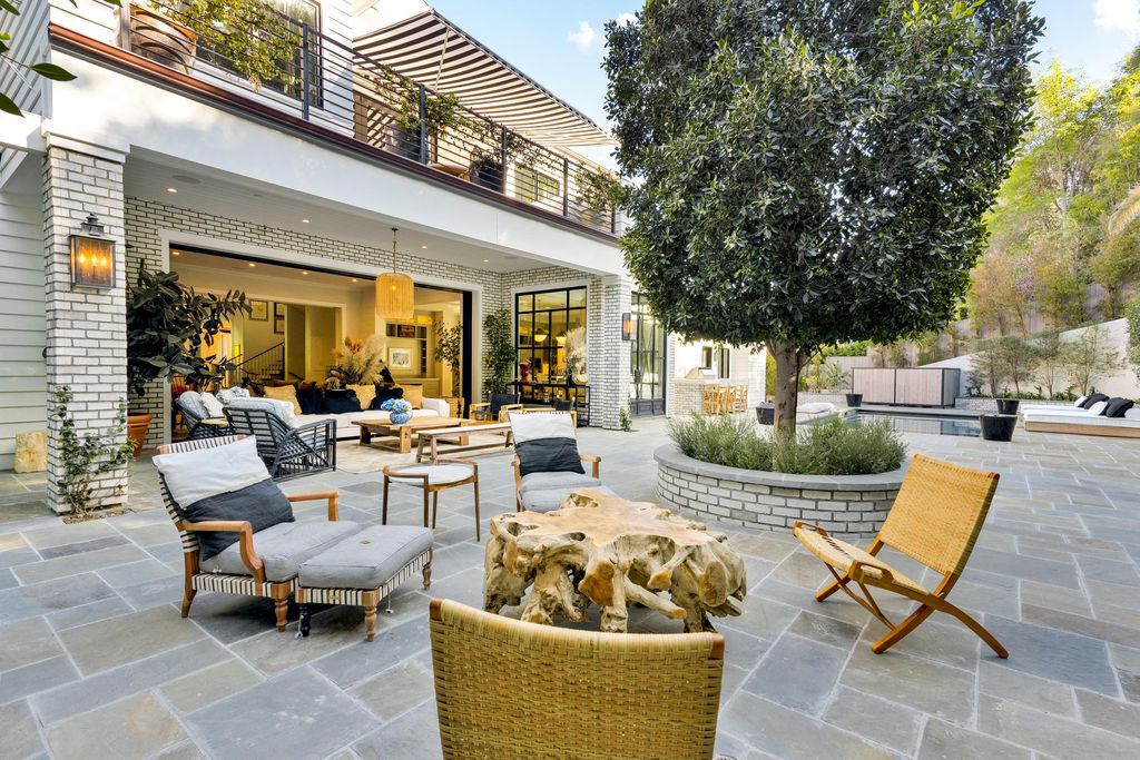 Lower-Mandeville-Canyon-Contemporary-Farmhouse-in-Los-Angeles-boasts-Quality-Craftsmanship-Selling-for-14250000-5