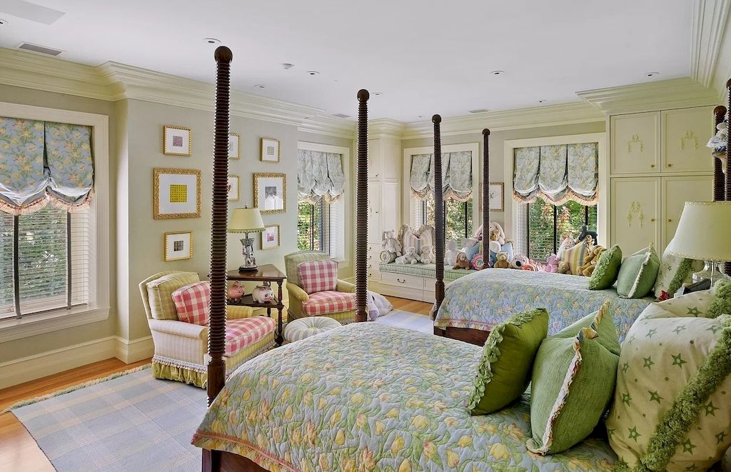 If you are crazy about maximalism style with the appearance of a variety of textures, you should consider the above Green Bedroom Ideas. This bedroom idea appeals with layers of botanical prints on the bedding set and curtains in light green hues. This is also a great way to combine greens with red or yellow tones.