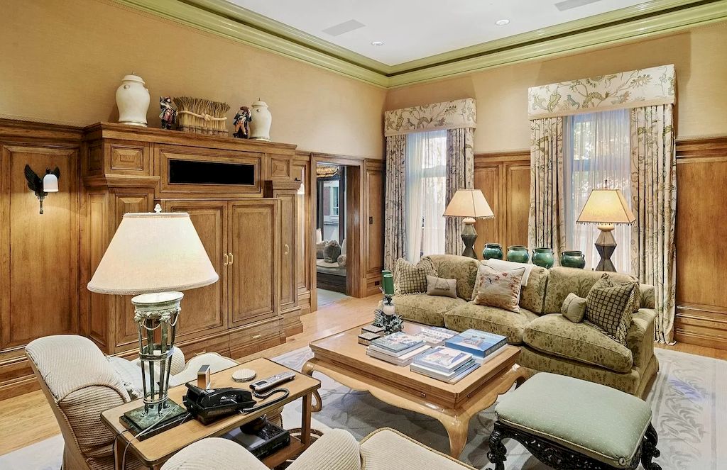 The Home in Illinois is a luxurious home of sophistication and timeless luxury now available for sale. This home located at 3 W Burton Pl, Chicago, Illinois; offering 06 bedrooms and 13 bathrooms with 20,002 square feet of living spaces. 