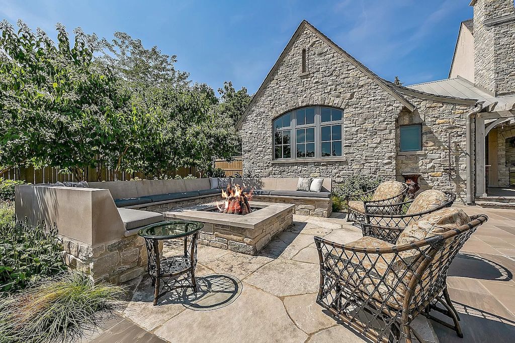 Magnificent-Stone-Manor-in-Illinois-Hits-Market-for-14999000-14