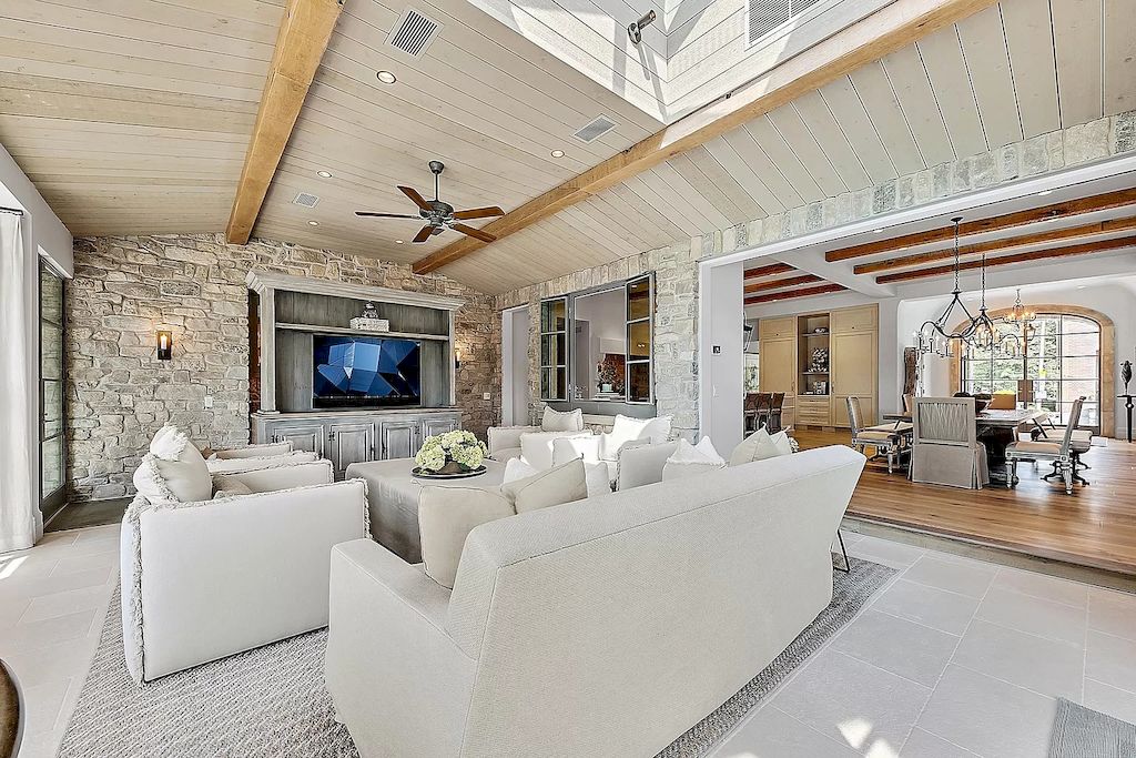 When gathering designs for living room ideas country, you will most likely concentrate on the structure of the house, such as the walls, floors, and ceilings. Even in a high-ceilinged living room, the ceiling with the pattern of thin layers of wood mixed with the appearance of a few strong wooden beams will look wonderful without feeling heavy. It will be a terrific combination with light stone hues with a fair choice of wood paint colors to create a place filled with brightness and softness.