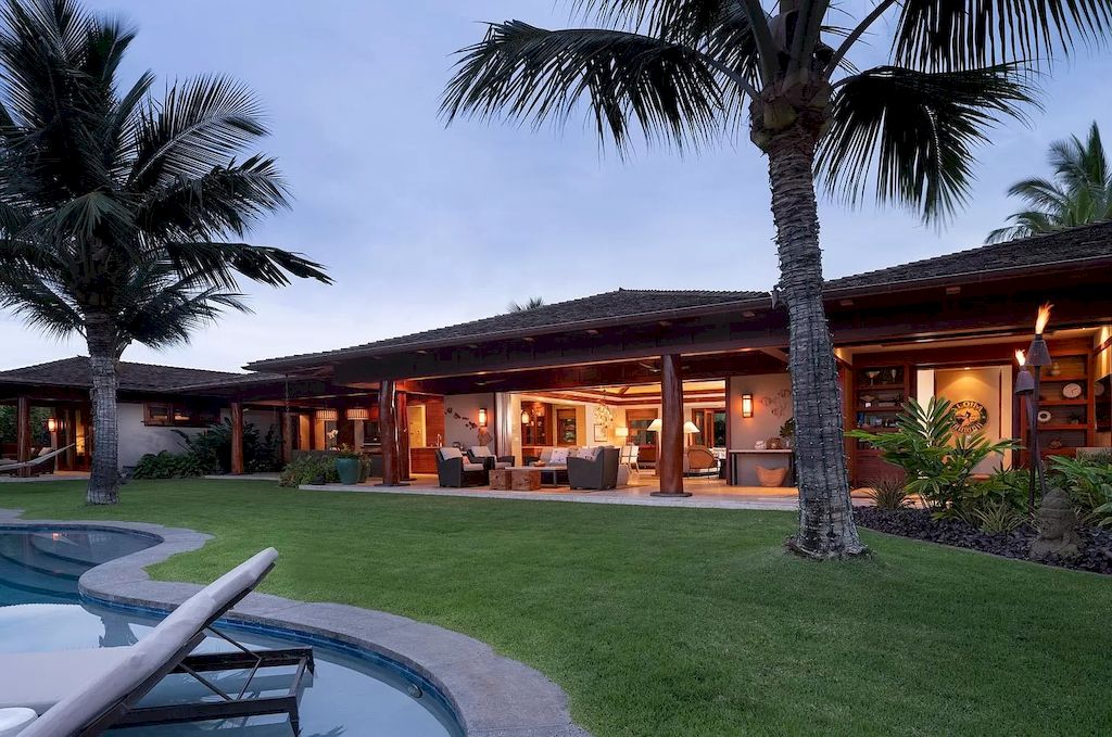 Masterly-Built-with-Only-Finest-Craftsmen-and-Materials-this-Incredible-Home-in-Hawaii-Listed-at-16200000-21