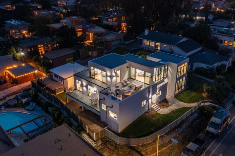 Modern Luxury Architectural Home in San Diego with Multiple Entertaining Areas for Sale at $3,395,000