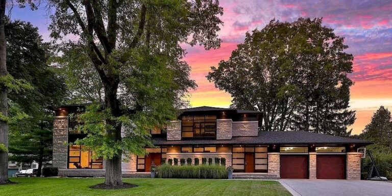Modern Sophisticated Design Masterpiece in Ontario Lists for C$8,200,000