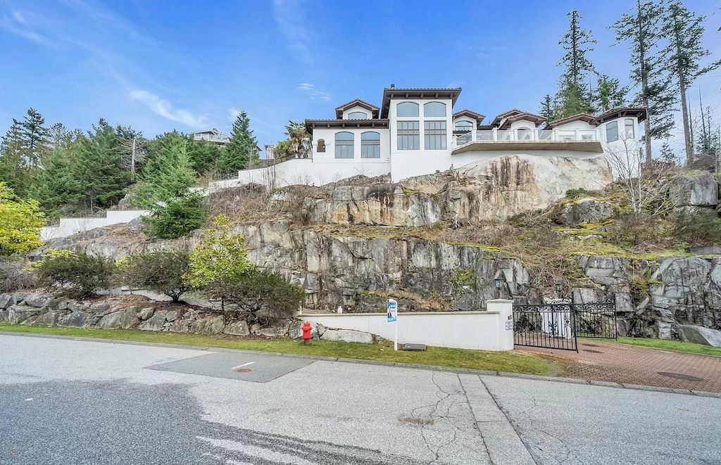Perched-high-on-the-Hill-above-Sea-view-Mediterranean-Villa-in-West-Vancouver-Asks-for-C7888000-13