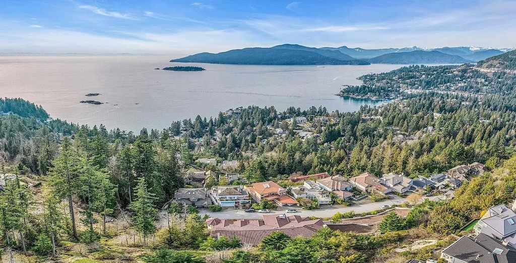 Perched-high-on-the-Hill-above-Sea-view-Mediterranean-Villa-in-West-Vancouver-Asks-for-C7888000-18