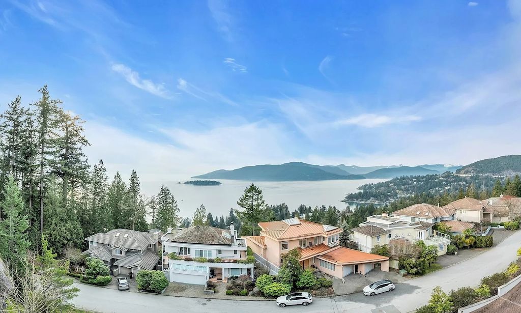 Perched-high-on-the-Hill-above-Sea-view-Mediterranean-Villa-in-West-Vancouver-Asks-for-C7888000-26