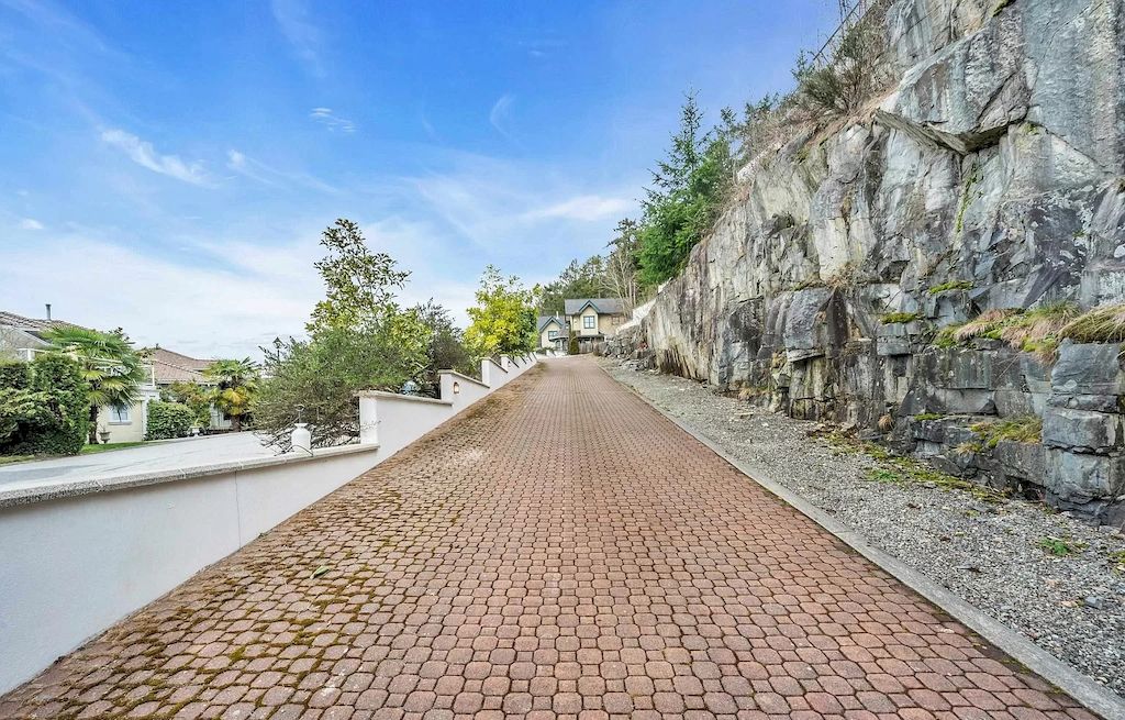 Perched-high-on-the-Hill-above-Sea-view-Mediterranean-Villa-in-West-Vancouver-Asks-for-C7888000-38