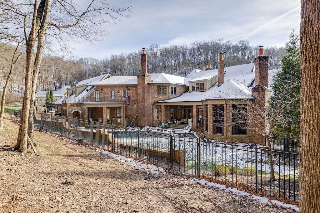 The Home in Tennessee is a luxurious home built by Justin Davis now available for sale. This home located at 862 Windstone Blvd, Brentwood, Tennessee; offering 05 bedrooms and 07 bathrooms with 8,579 square feet of living spaces.