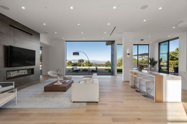 $7.995M Sherman Oaks Modern Home with A Sweeping Open Floor Plan