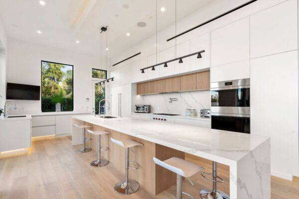 $7.995M Sherman Oaks Modern Home with A Sweeping Open Floor Plan