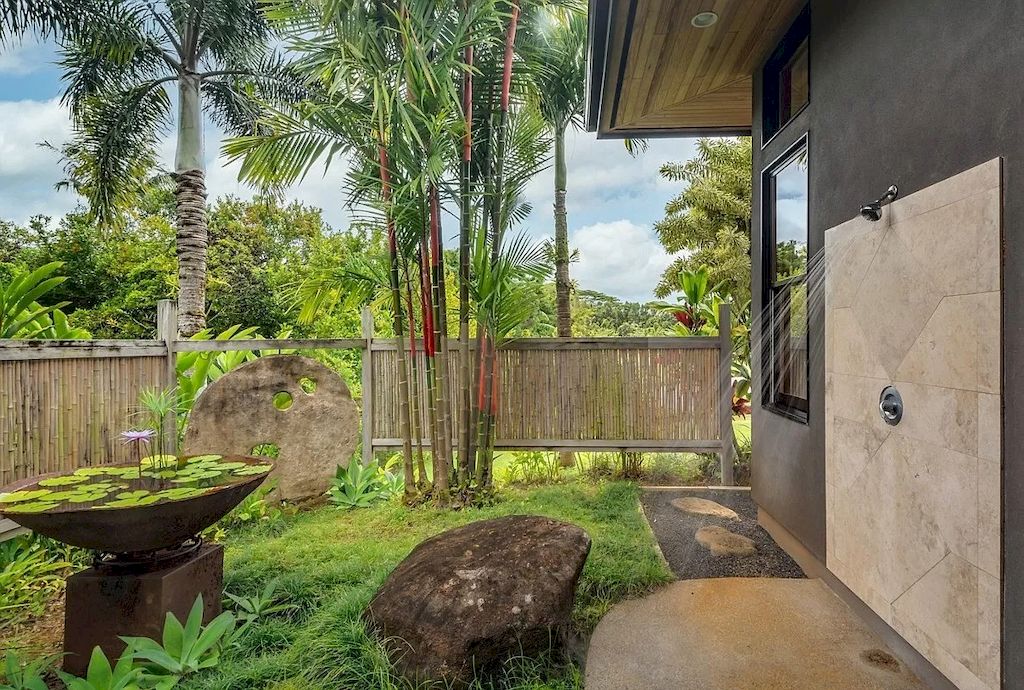 Situated-within-Meticulously-and-Maturely-Landscaped-Compound-this-Lush-and-Private-Estate-in-Hawaii-Listed-at-6250000-27