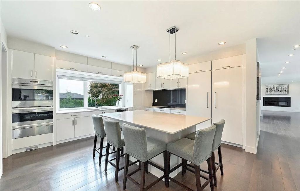 The Estate in West Vancouver offers spacious open concept living, dining, family room, chef’s kitchen now available for sale