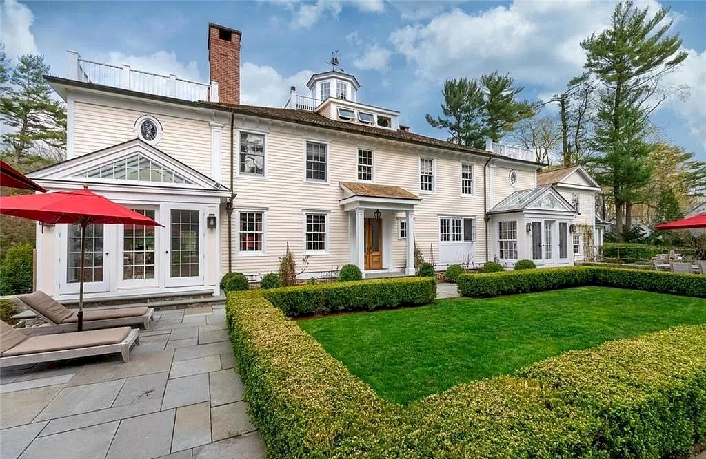 The Home in Connecticut is an extraordinary home with gracious entrance and amazing wine cellar now available for sale. This home located at 8 Searles Rd, Darien, Connecticut; offering 04 bedrooms and 07 bathrooms with 7,613 square feet of living spaces.