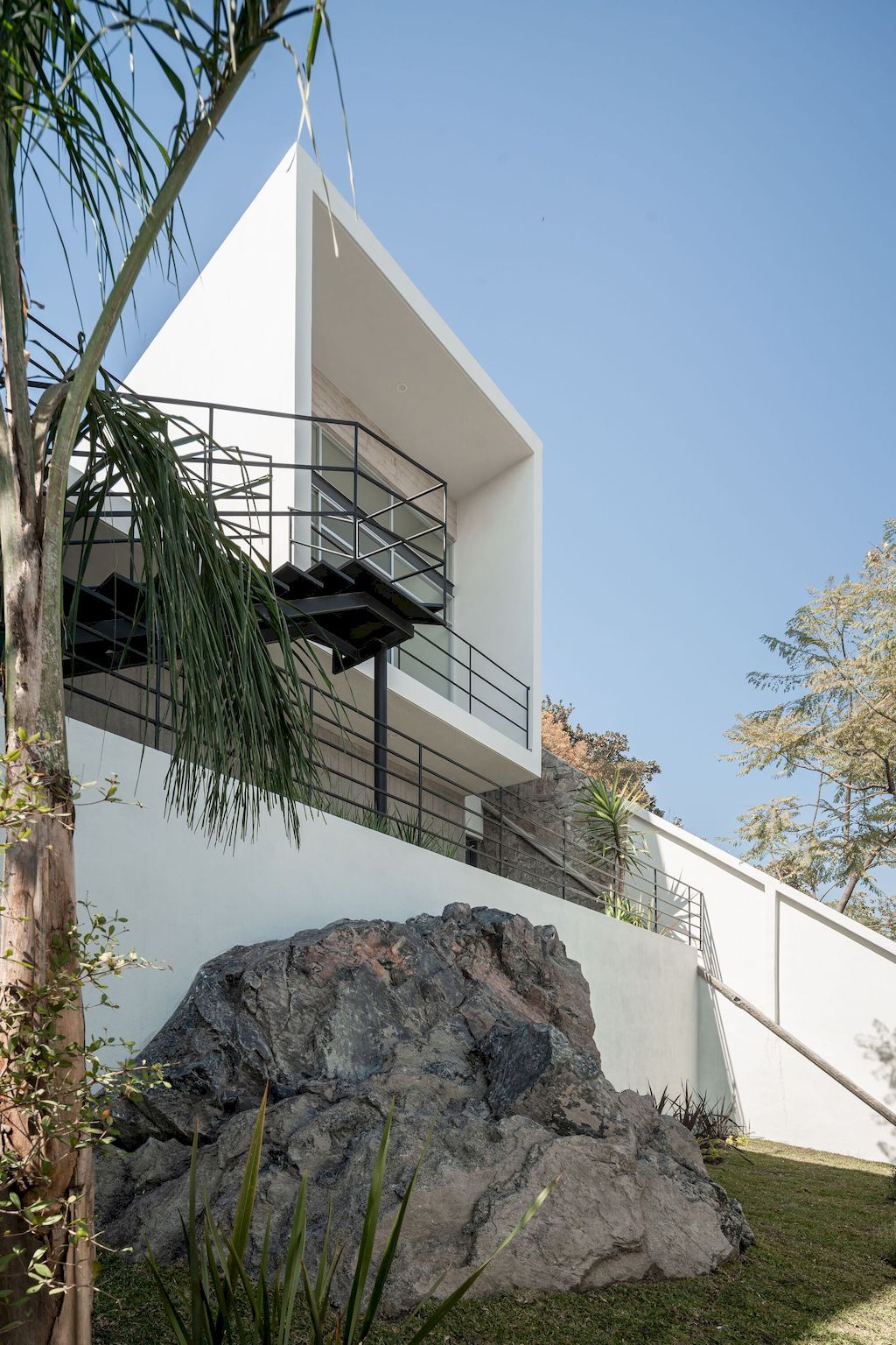Stunning 2-storey House - Ep 02 House in Mexico by Colectivo NDS