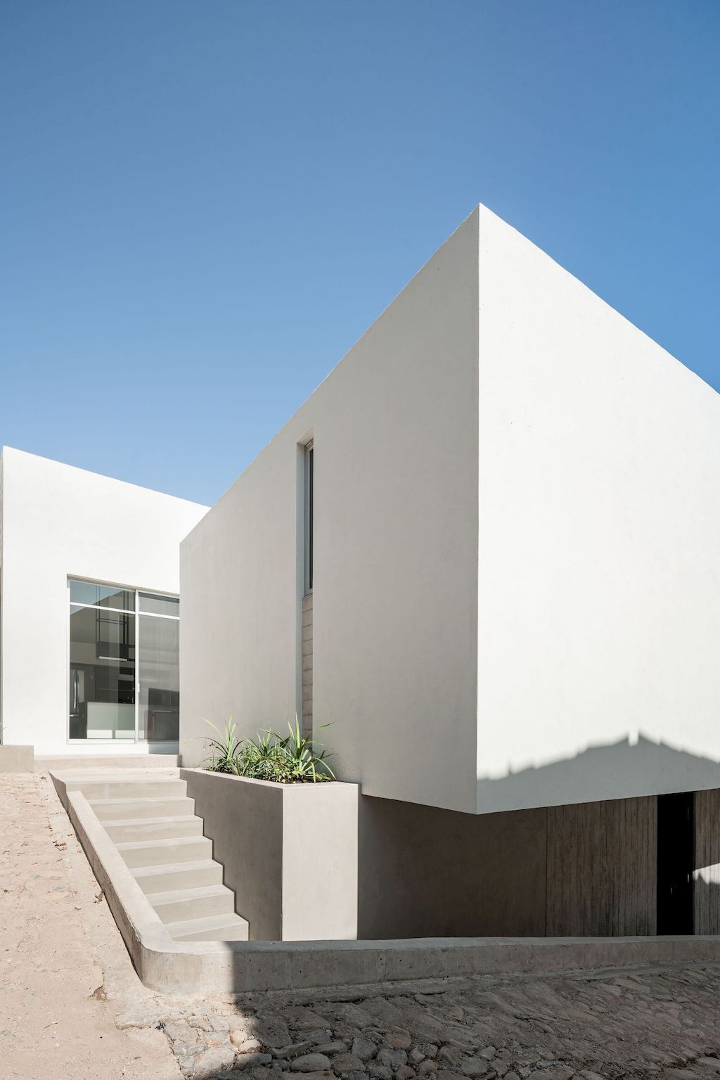 Stunning 2-storey House - Ep 02 House in Mexico by Colectivo NDS