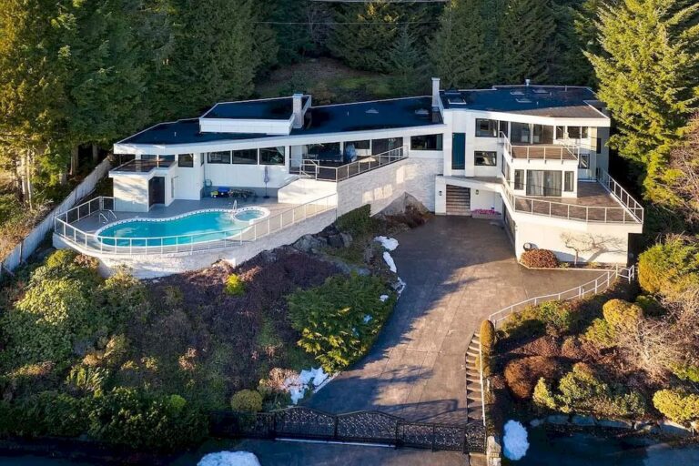 Stylized Architectural Flair Properties in West Vancouver with Gorgeous Ocean Views Ask for C$4,998,000