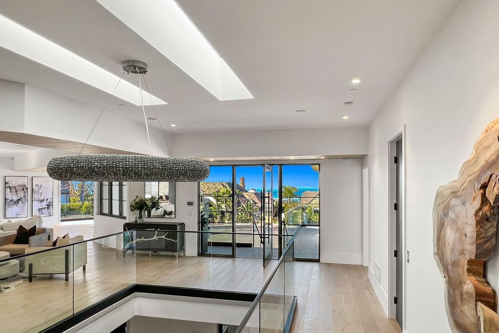 This-11995000-Remarkable-Newly-Constructed-Modern-Home-in-Newport-Beach-offers-Five-star-Amenities-4