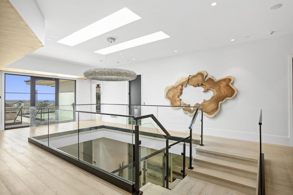 This-11995000-Remarkable-Newly-Constructed-Modern-Home-in-Newport-Beach-offers-Five-star-Amenities-5