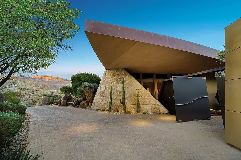 This-13200000-Architectural-Home-is-one-of-The-Most-Stunning-Estates-Palm-Desert-12