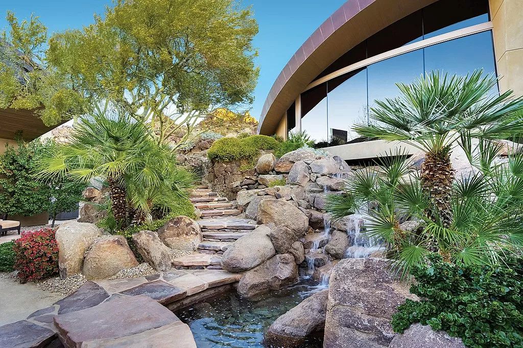 This-13200000-Architectural-Home-is-one-of-The-Most-Stunning-Estates-Palm-Desert-4