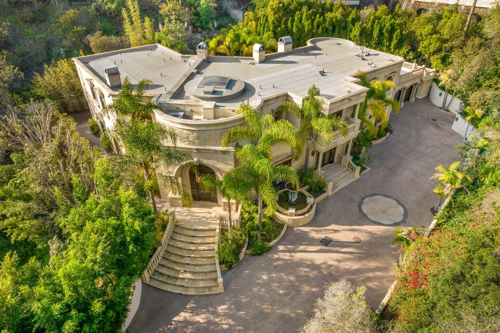 The Villa in Beverly Hills is a Mediterranean Estate boasts 9,370 square feet of unmatched grandeur and scale now available for sale. This home located at 1181 Laurel Way, Beverly Hills, California